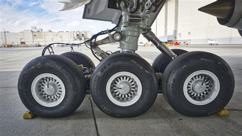 landing gear boeing 777|Iba pa.